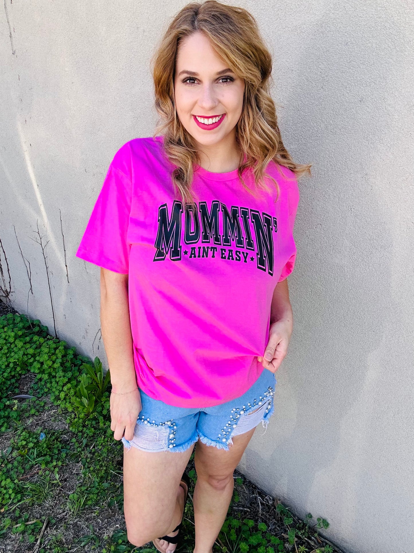 Mommin’ aint easy tee