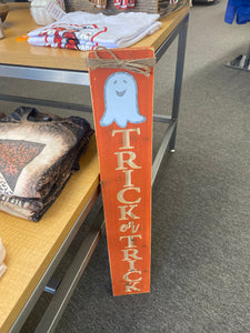 Trick or treat wooden sign